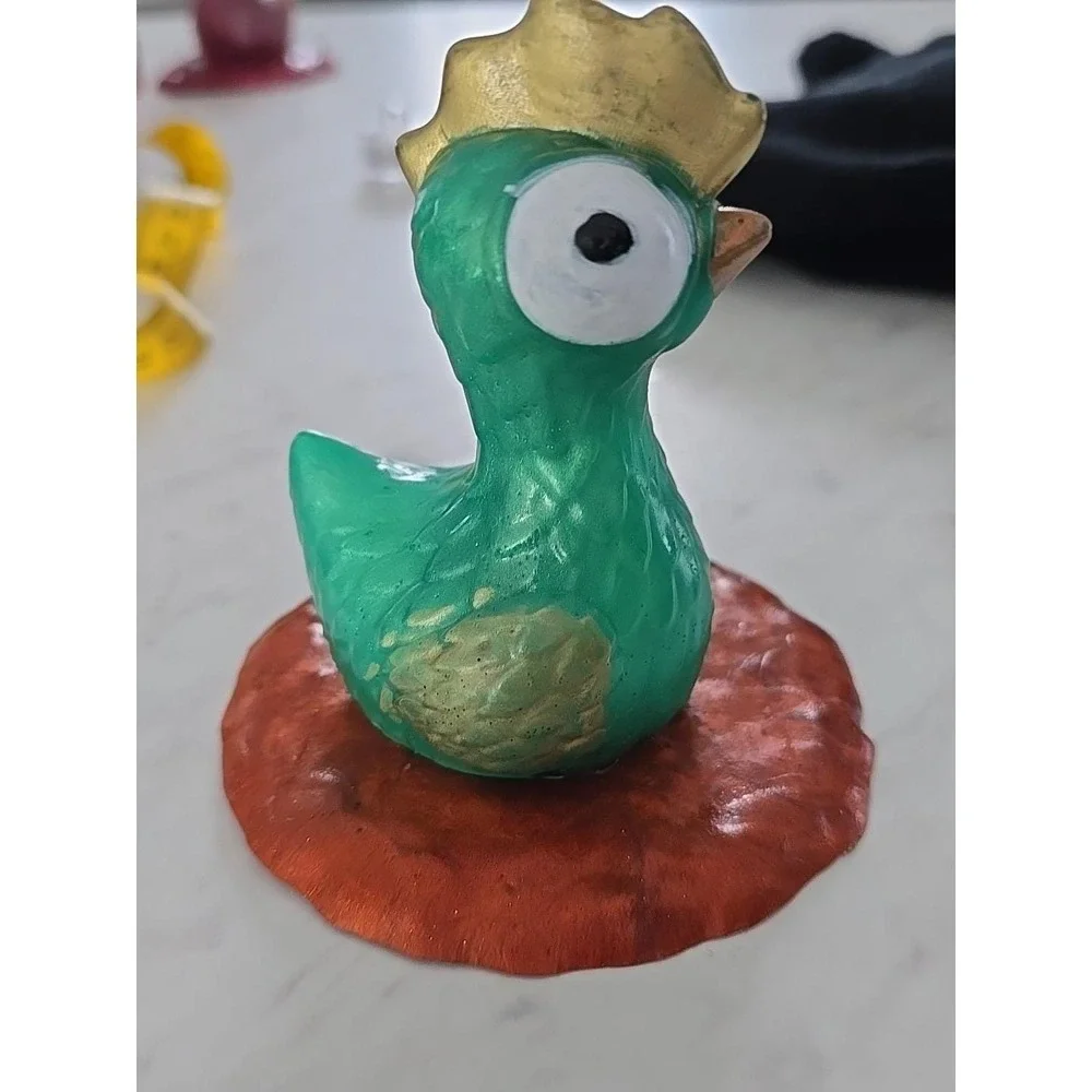 Handmade‎ Resin Chicken On Bed Of Grass 696 Decoration Gift